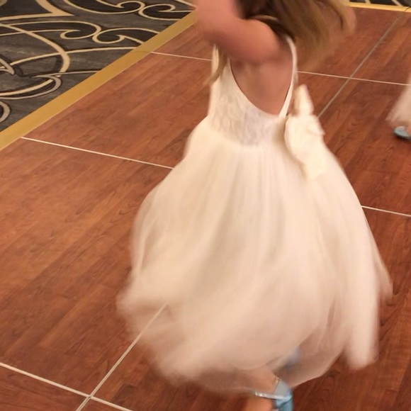 Ivory flower girl dresses with lace and tulle - Picture 3 of 6